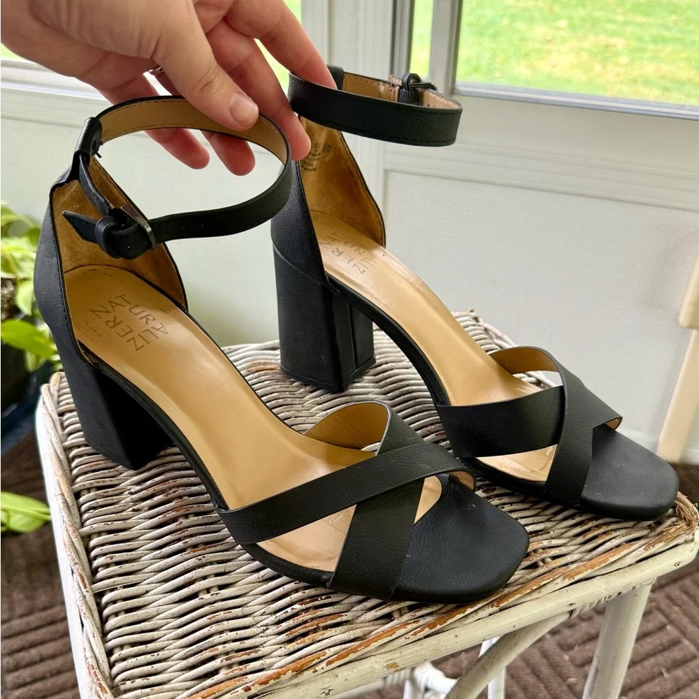 Naturalizer Black Strappy Block Heels ✨ - Picture 1 of 5